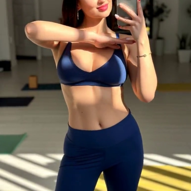 Catch me glowin' pos