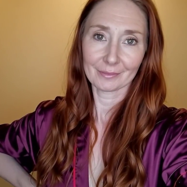 Redhead magic: robe 