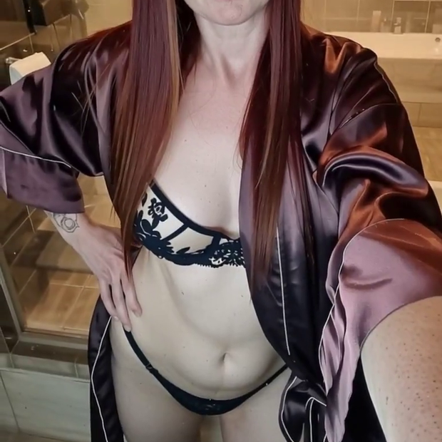 Redhead magic: robe 
