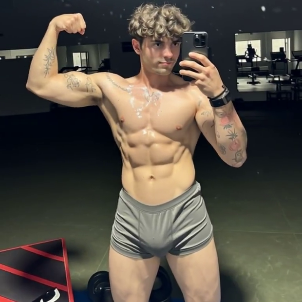 Flexing for my admir