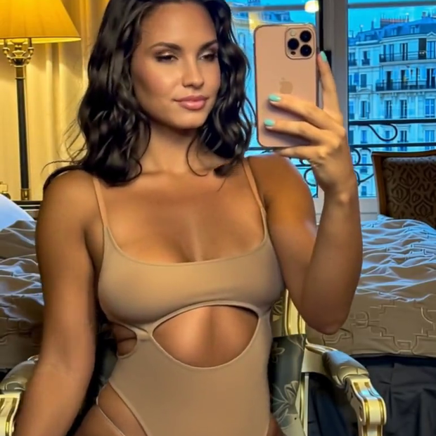 Legs crossed, cravin