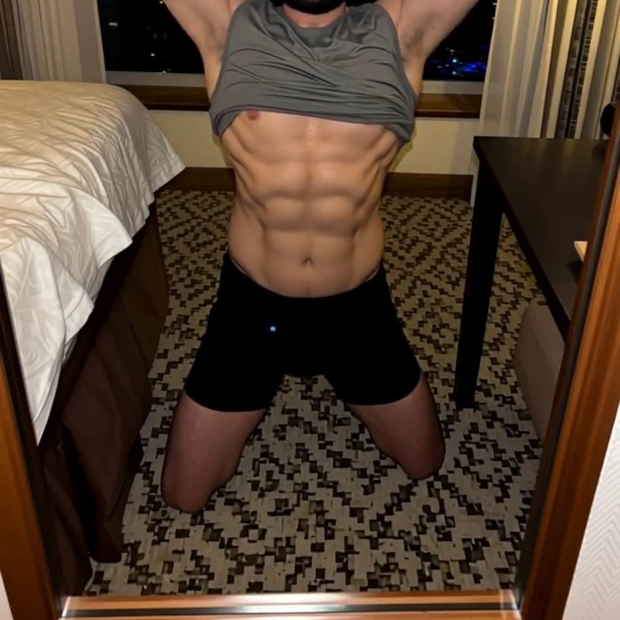 Kneeling here, cravi