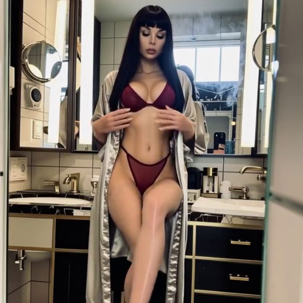 Bow down to this vie